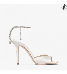 Saeda Sandal 100 Ivory Satin Sandaler med Kristall Utsmyckning