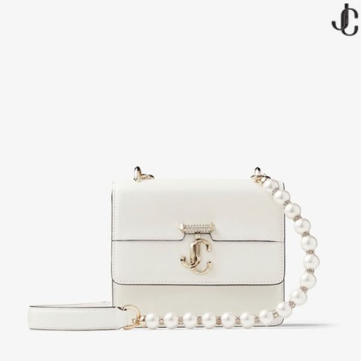 Latte Cuadro Bolso de Hombro de Cuero con Perla de la Correa de la AVENIDA QUAD XS Verano 2022 colección